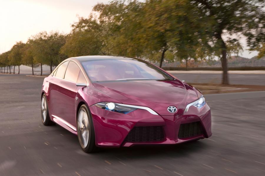  Toyota NS4 Advanced Plug-In Hybrid Concept 2012 года  (фото 7 из 29)